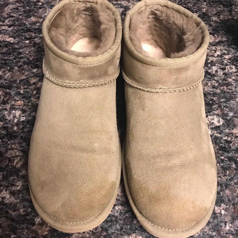 Size 9 Ultra Mini Uggs, Antelope
